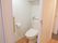 各部屋にはバリアフリーで入る事のできるトイレがついており、手すりもついていて使いやすいよう配慮されている。