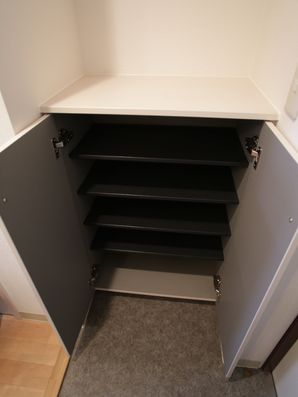 各部屋の入り口には靴箱も完備