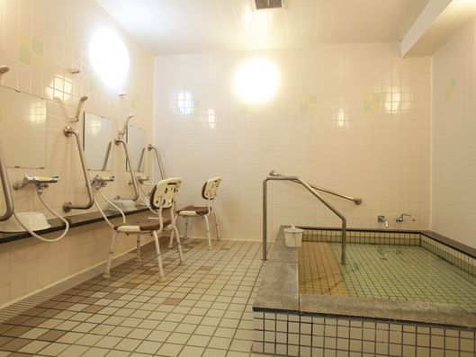 24時間利用可能な人工白濁泉