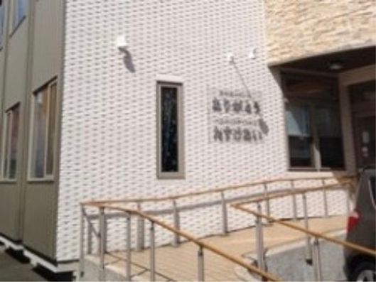 正面エントランス