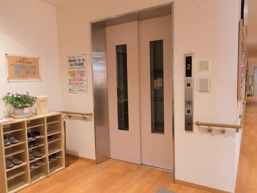 エレベーター前