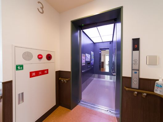 エレベーター内
