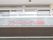 施設名をエントランスの屋根に表示している。グレーの外壁にピンク色の文字で書かれ、わかりやすく読みやすい。