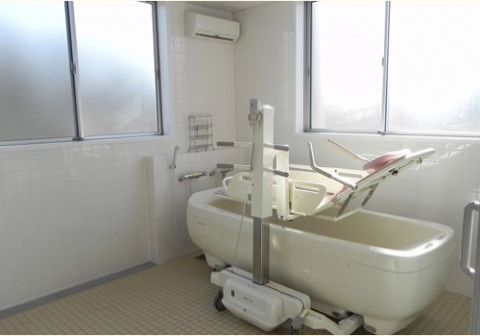 「リンク玉村」の浴室。機械つき浴槽。