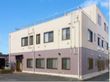 「ここから柏原」の外観。玄関先に車を止められるスペースを完備している。