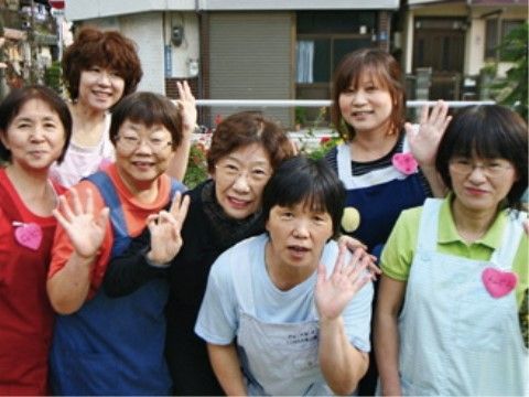 「ここから大枝公園」スタッフ 24時間365日、皆さんの生活をサポートし、信頼されるスタッフになるべく奮闘中です。