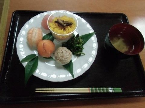 「ここから大枝公園」のお食事。女性のお腹に優しいメニューを用意している。