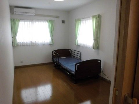 「グループホーム幸せふくろう並木」の個室。プライバシーの守れる部屋です。