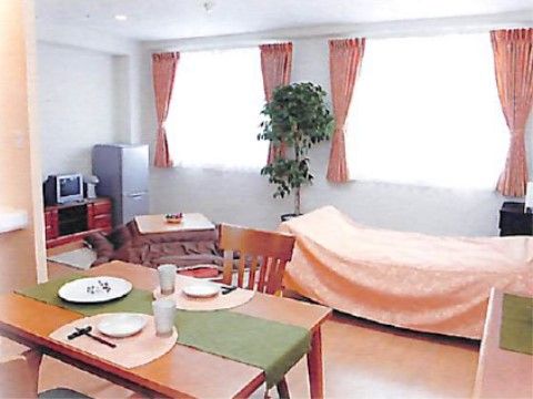 「わじろの郷」の居室。冷蔵庫を持ち込むこともできる。