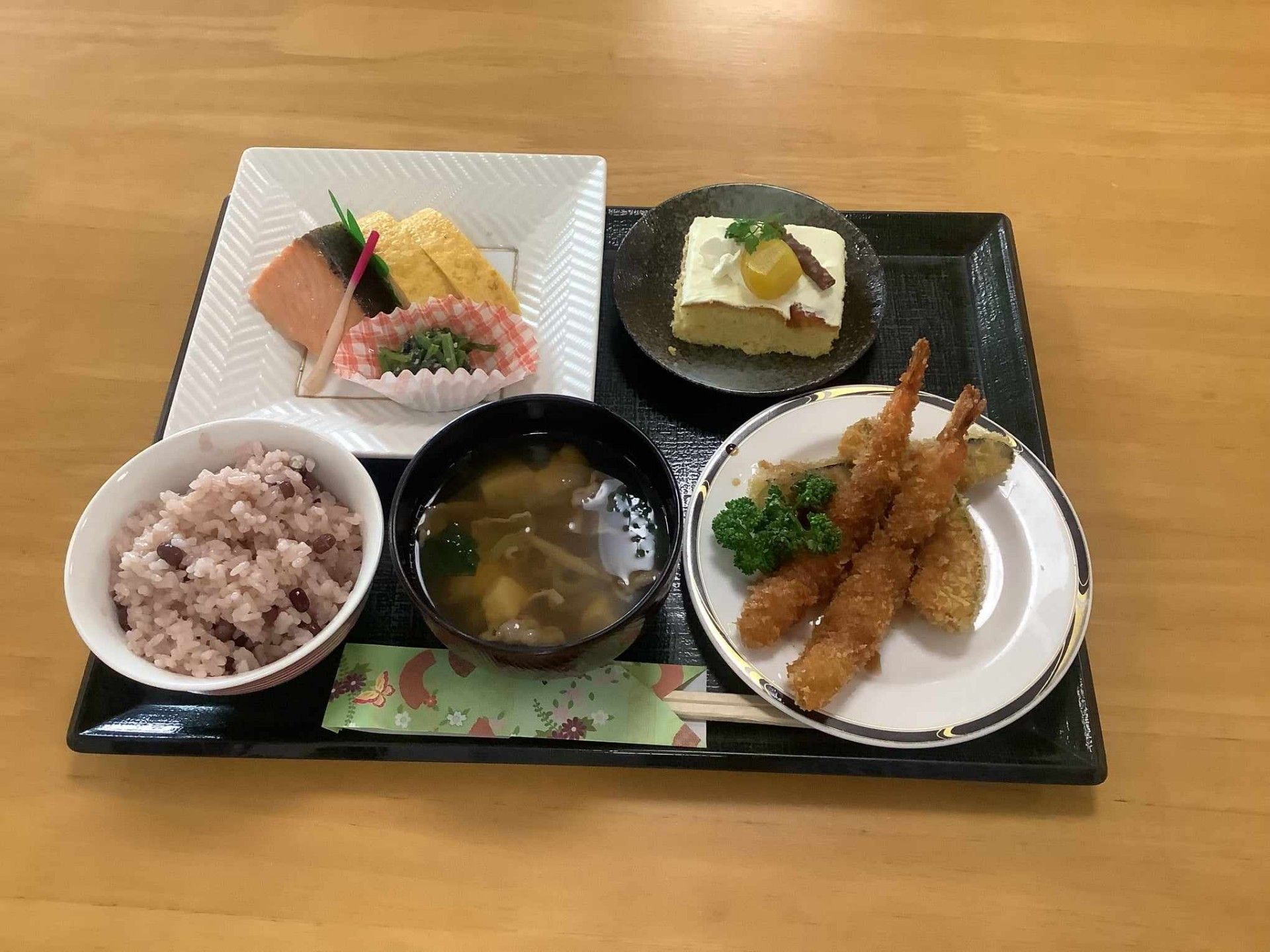 色とりどりの食事メニュー