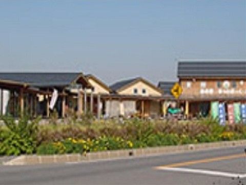 「ウェルハウスのぞみサンピア別館」の周辺4。お土産の買える「道の駅」がある。