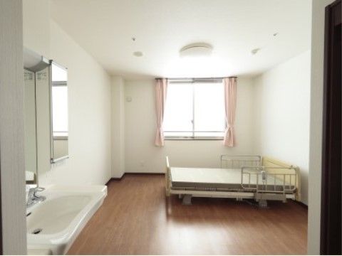 「ウェルハウスのぞみサンピア別館」の居室。さわやかな空間を心掛けている。