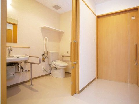 「かわ村 高齢者住宅」トイレ 居室内にあるので、あまり移動することなく、お部屋にいながらおトイレにいけます