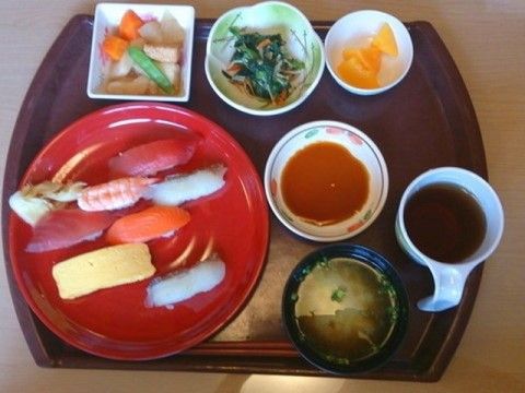 お寿司もお召し上がりいただけます。