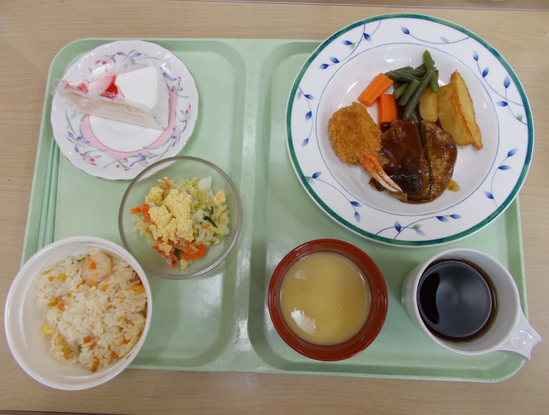 専任スタッフが手作りしたお食事
