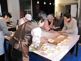 「パレス八幡」の餅つき。