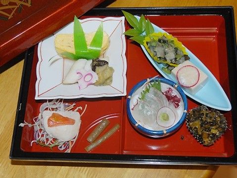 「有料老人ホーム 八女津媛」のお食事。入居者に美味しい料理を提供している。