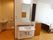 部屋に備え付けの洗面台は、低めの位置に設置されている。水道は蛇口をひねらなくても良いセンサー式になっている