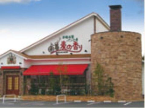 焼きたての石窯パンが美味しいパン屋は施設のすぐそばにあり、気軽に利用することができる。来客時にも便利。