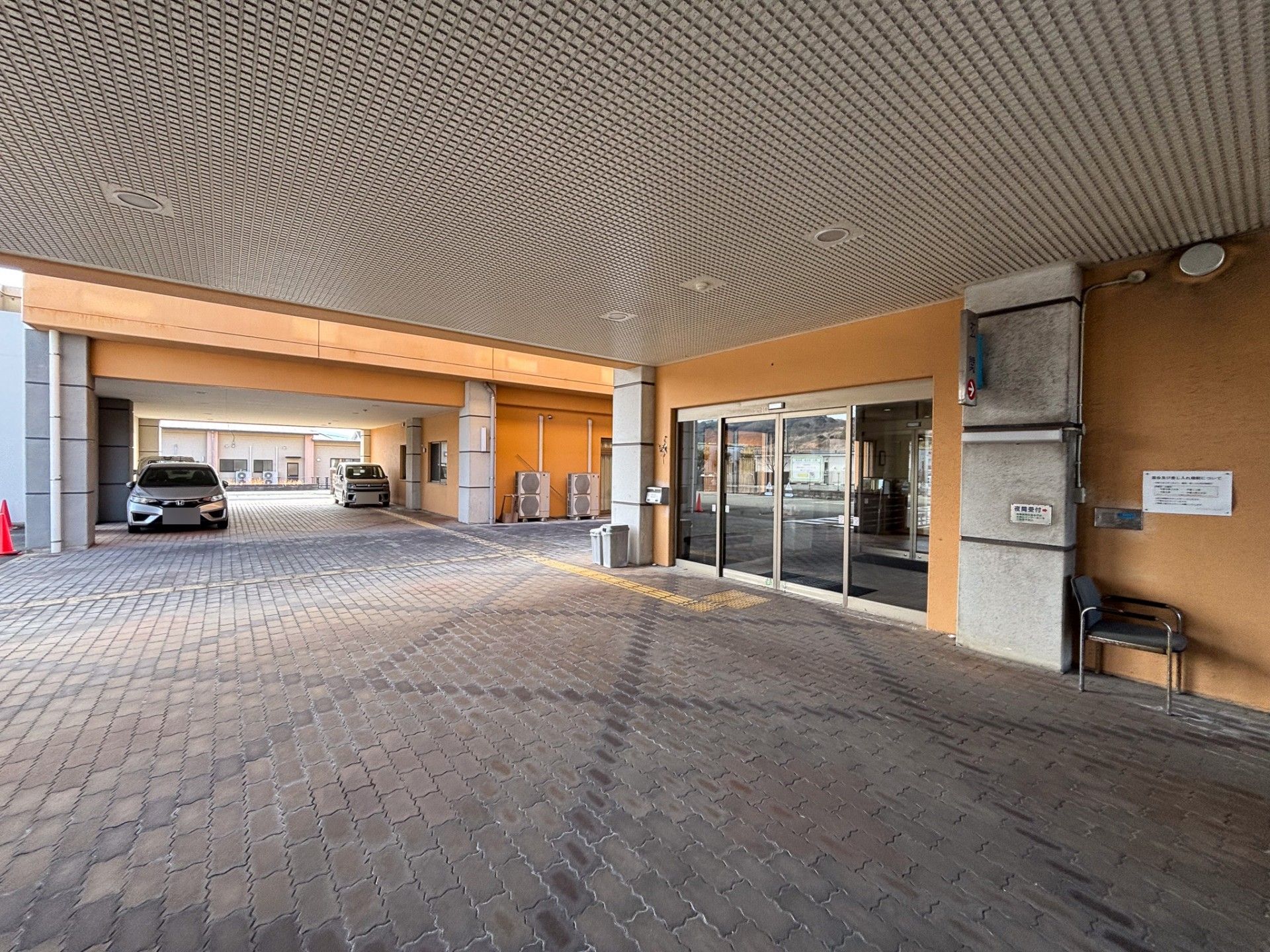 車寄せのあるエントランス