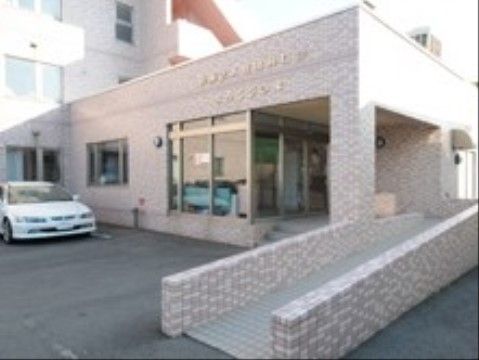 「よろこびの家 栄」の外観。レンガ調を施した、綺麗な外観である。