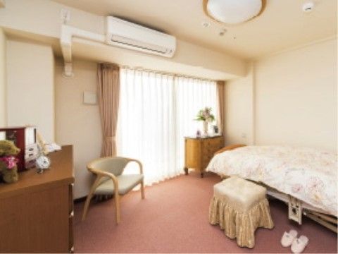 トラストグレイス御影（介護棟）の居室。居室は全て完全個室制となっております。ご自宅のように日々をお送りいただけます。