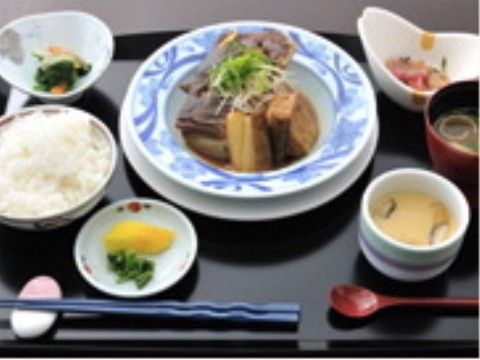 トラストグレイス御影（介護棟）の食事。栄養バランスの整った美味しいお食事を毎日出来たてでご提供しております。