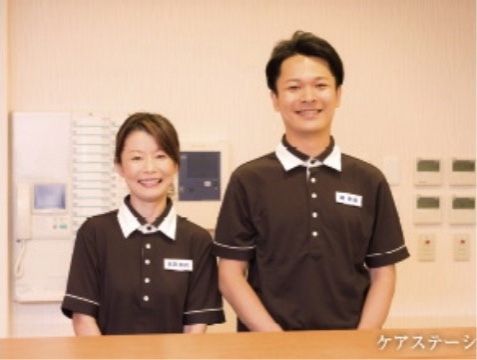 トラストグレイス御影（介護棟）のスタッフ。経験の豊富なスタッフが毎日皆様の介護・サポートを行なっております。