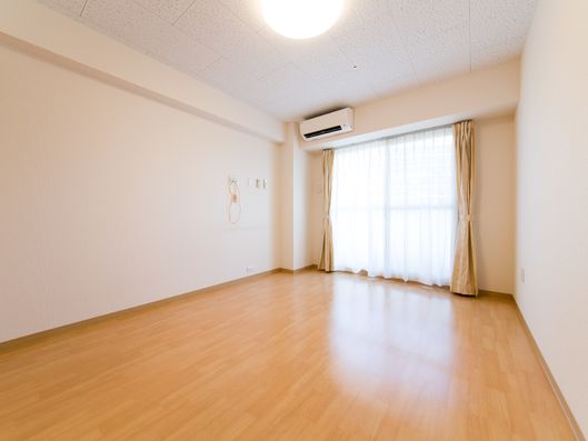 光差し込む個室