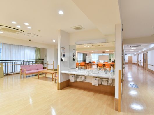 廊下の休憩スペース