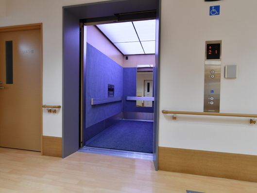 エレベーターの中