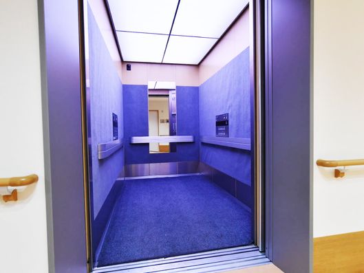 エレベーターの中