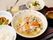 野菜たっぷりで栄養のバランスを考えた食事を摂ることができ、大勢で一緒に食事の時間を楽しむことができる。