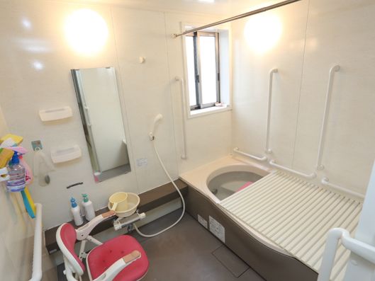 安全面に配慮された浴室
