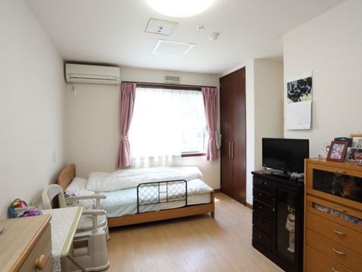 窓から差し込む大量の光