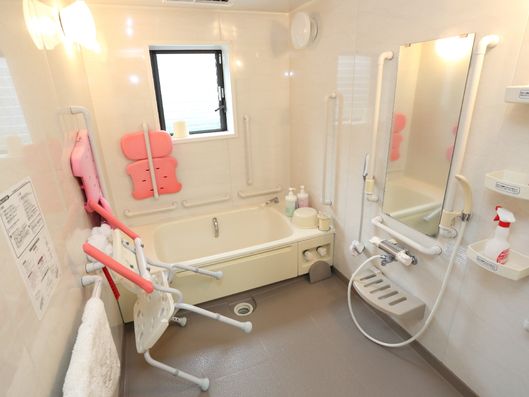 手すり付き浴室