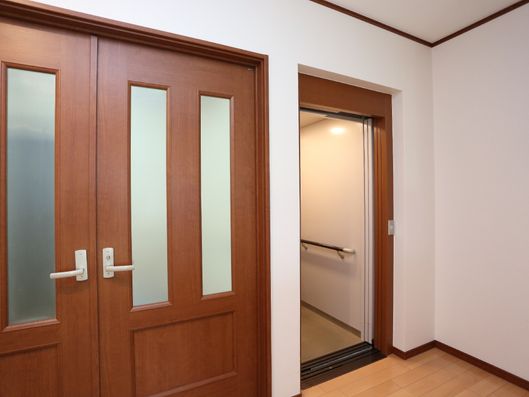 エレベーターの乗り降り