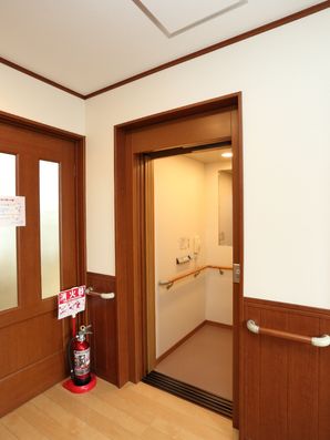 エレベーター内