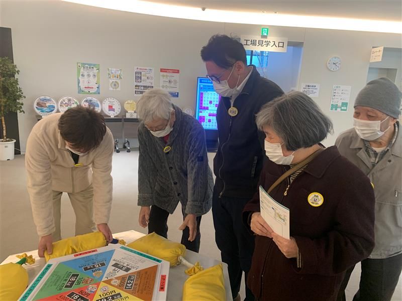 見学者が集まるエリア