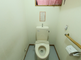 介護施設の明るいトイレスペース