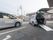 施設所有のシルバーの福祉車両である。ドアには施設名とロゴマークが入っている。トランク部分からスロープが伸び、車椅子を収容できる。