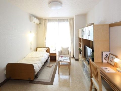「戸田ケアコミュニティそよ風」の居室。収納スペースも多く用意されており、愛用品を綺麗に収容できる。