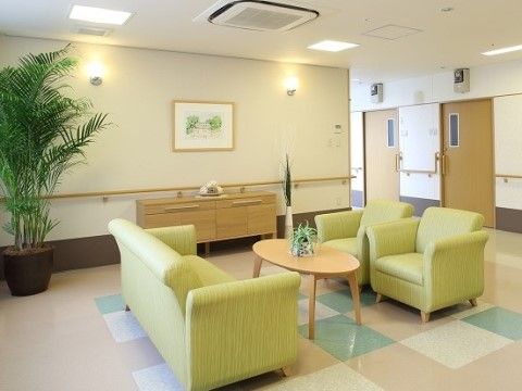 「戸田ケアコミュニティそよ風」の共有スペース。入居者様の歓談しやすい場所となっている。