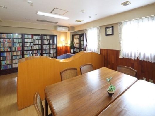 多目的室兼図書コーナー