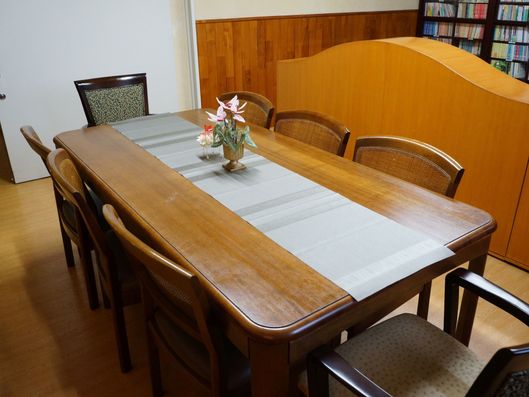 多目的室兼図書コーナー