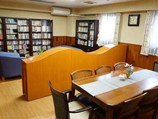 多目的室兼図書コーナー
