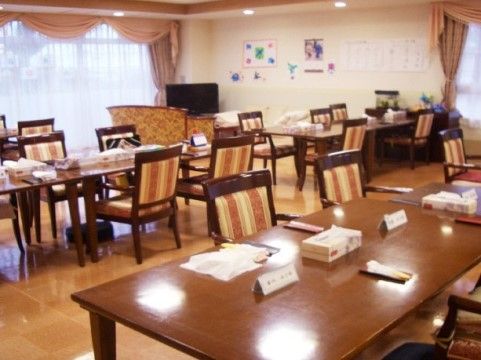 「鎌取ケアコミュニティそよ風」の食堂。イベントスペースとしても利用されている。
