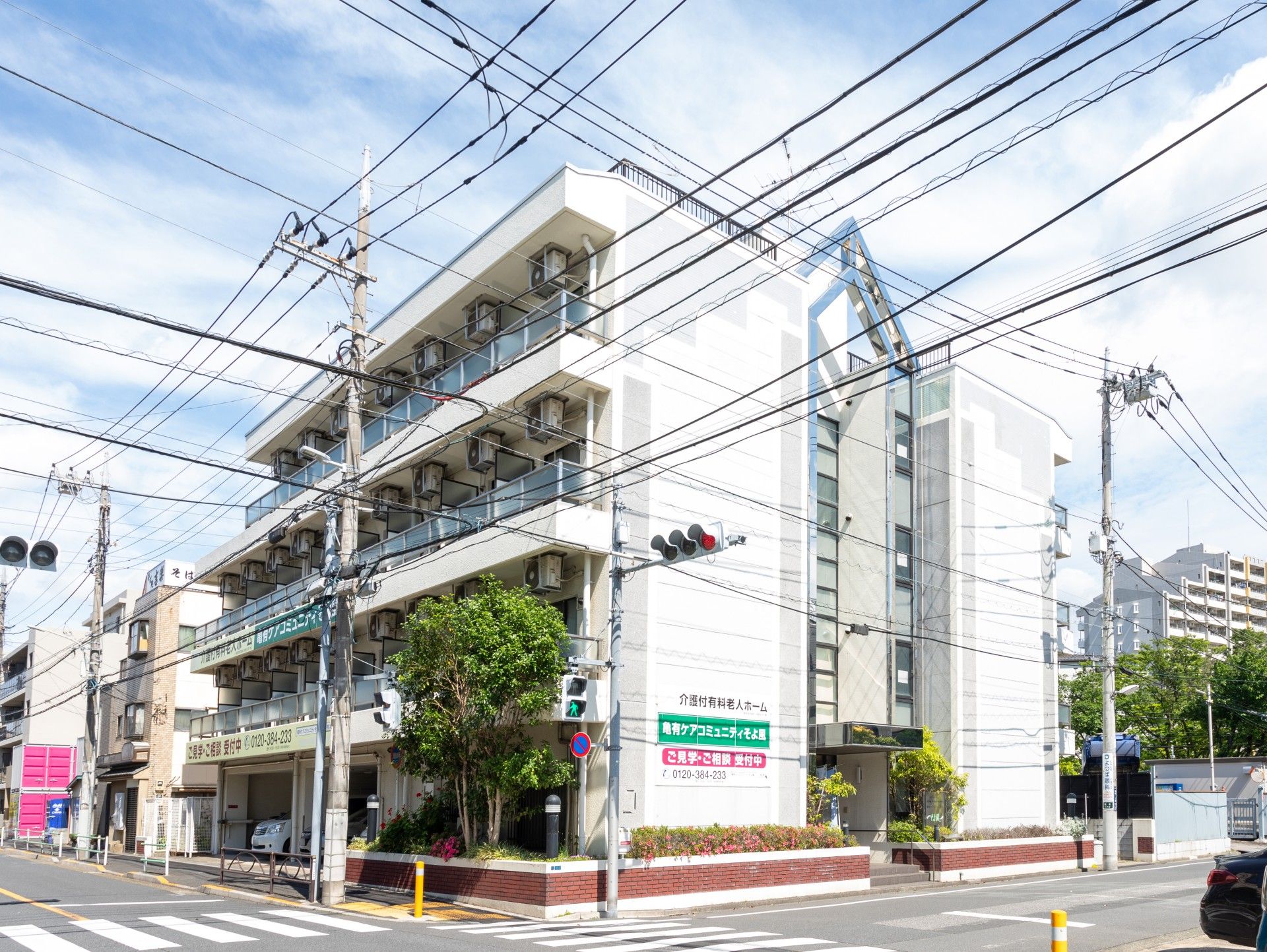 都会の快適な施設外観