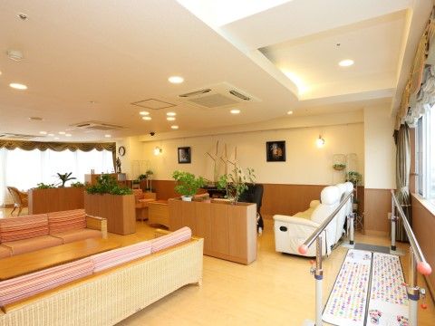 「石神井クラシック・コミュニティそよ風」ラウンジ。談笑、食堂場所を共用にしている。
