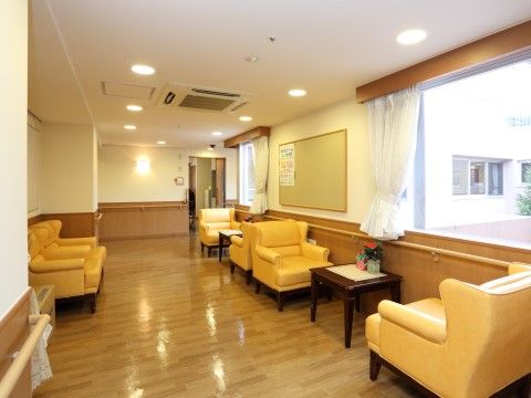 「石神井クラシック・コミュニティそよ風」談笑スペース。交流の場として話が弾む。